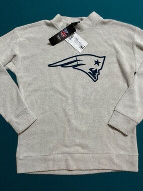 NEW NWT NFL New England Patriots Knit Crewneck Women’s Sweater Small